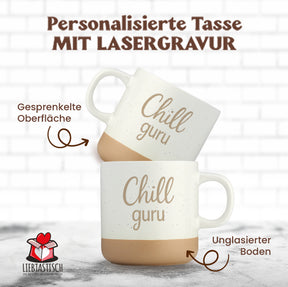 Gravierte Tasse - chill guru schwarz