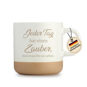 Gravierte Tasse - Jeder Tag hat einen Zauber