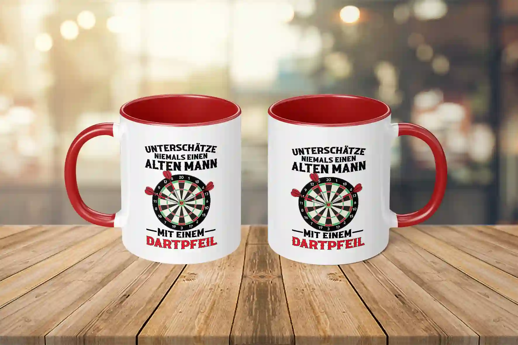 Tasse - Unterschätze niemals einen alten Mann, mit einem Dartpfeil