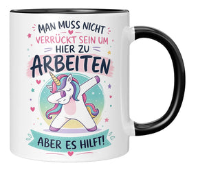 Tasse - Man muss nicht verrückt sein um hier zu arbeiten aber es hilft!
