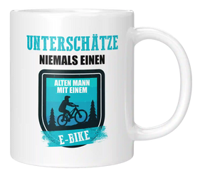 Tasse - Unterschätze niemals einen alten Mann