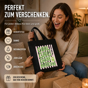 Baumwolltasche Schwarz - Cool Girls Drink Matcha Motiv