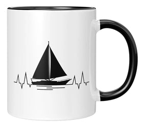 Tasse - Segelboot Herzschlag - Schwarz